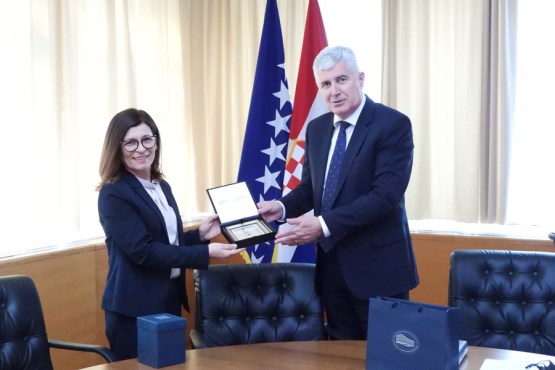 Zamjenik predsjedavajućeg Doma naroda dr. Dragan Čović primio u oproštajnu posjetu ambasadoricu Republike Slovenije u BiH
